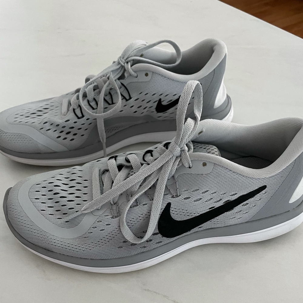 Nike Fitsole Women’s Training Sneaker